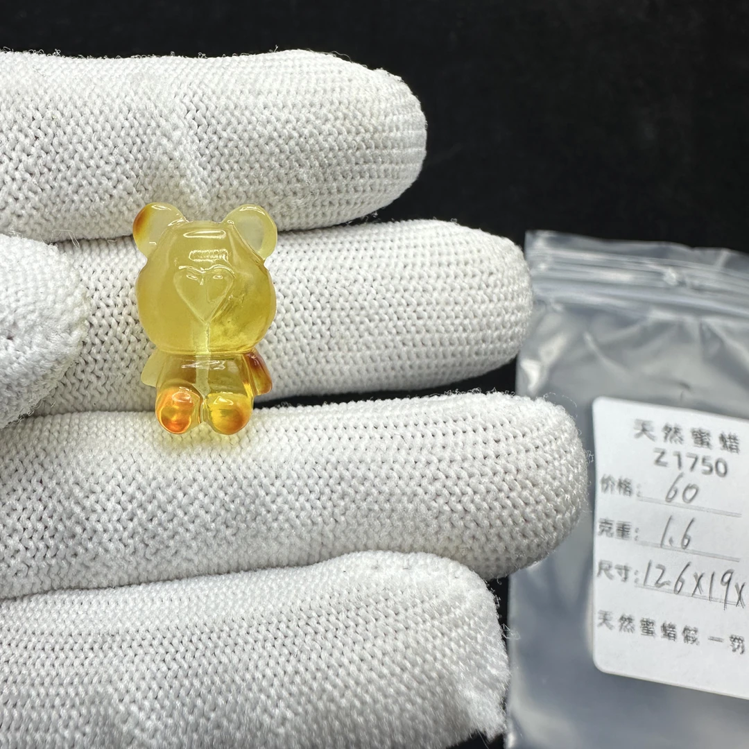 Z1750天然蜜蜡奶黄俏色小熊尺寸12.6✖️19✖️12无优化