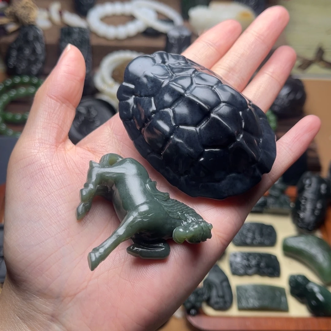 陶***操和田玉未镶嵌挂件