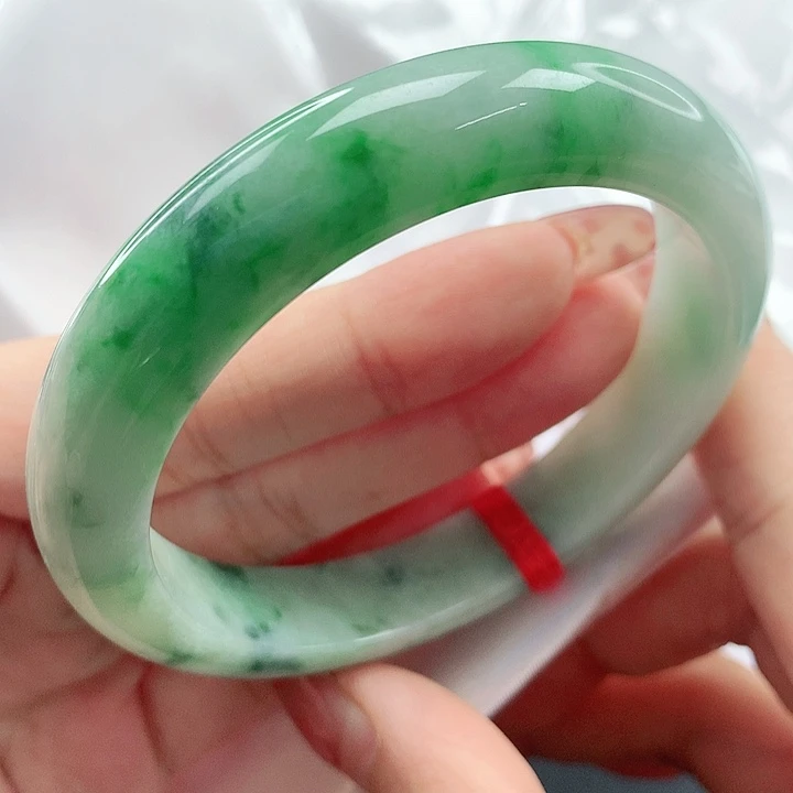 翡翠手镯未镶嵌，183