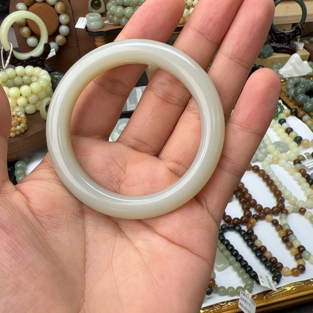 天***情和田玉未镶嵌手链