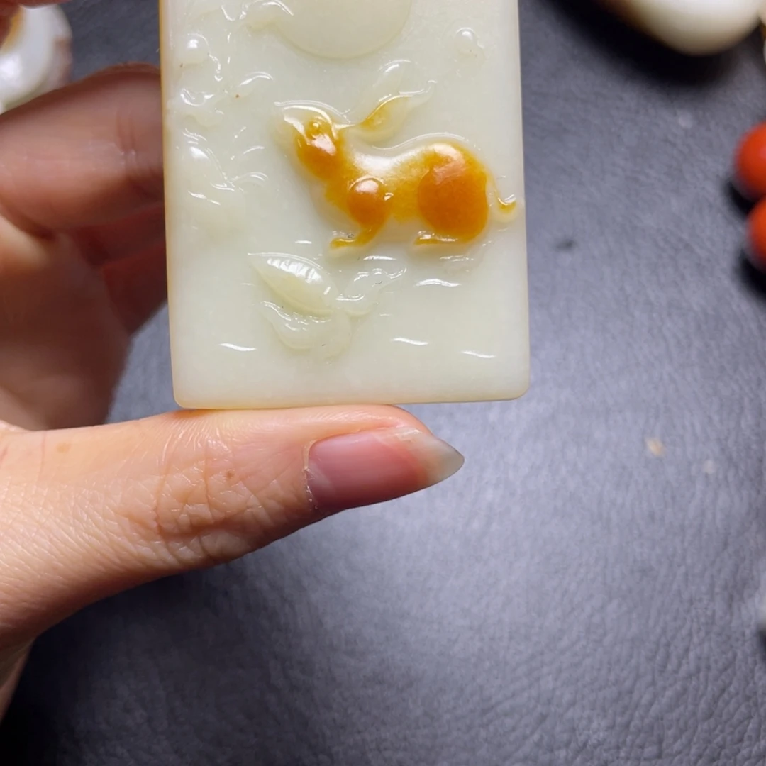 杭***化和田玉未镶嵌颈饰