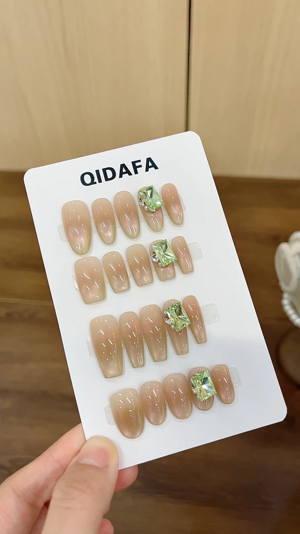 【芭乐果汁】施华洛绿橄榄纯手工穿戴甲