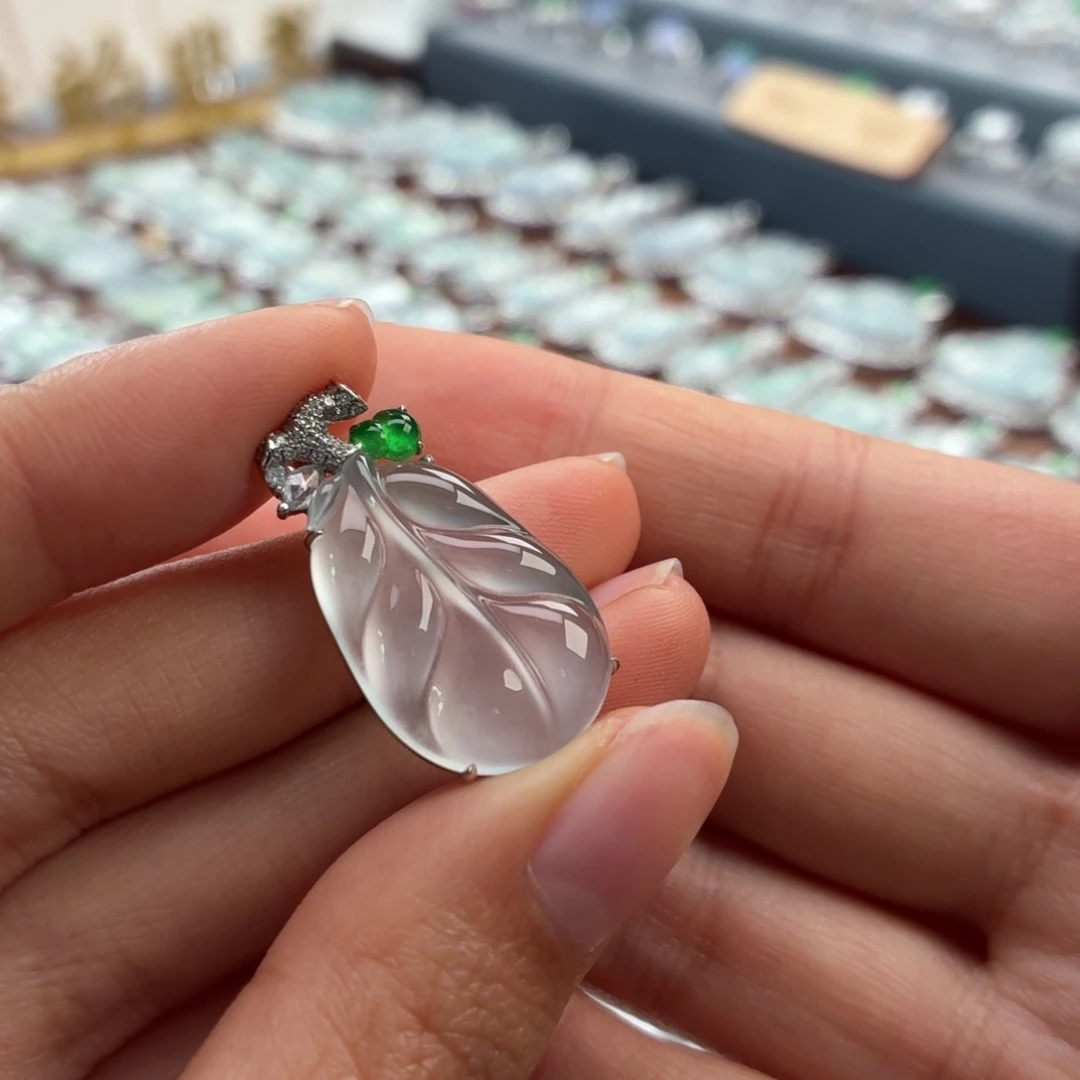 翡翠18K金镶嵌颈饰