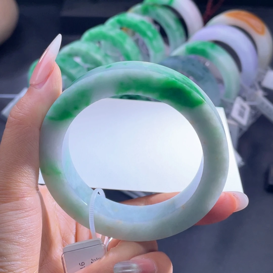 未镶嵌翡翠手镯定制翡翠