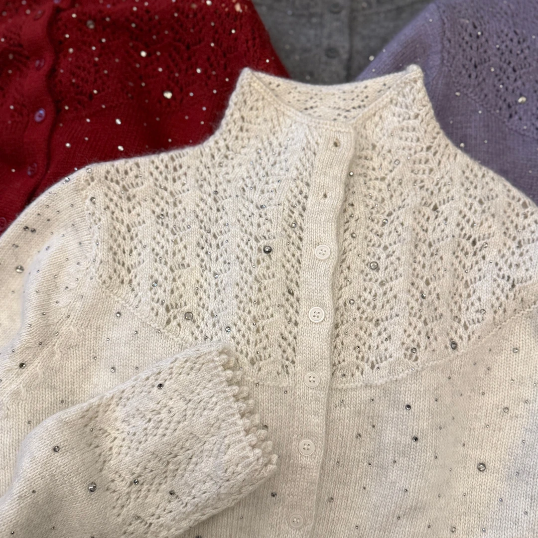 12.22 HK89110  镶钻蕾丝拼接毛衣