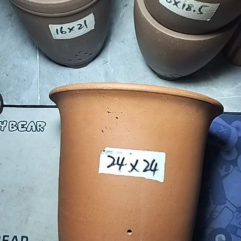 红泥特大金钟一个