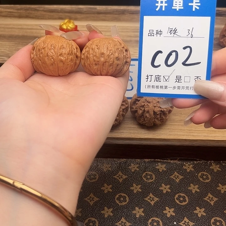 文玩核桃吊坠铁锤36