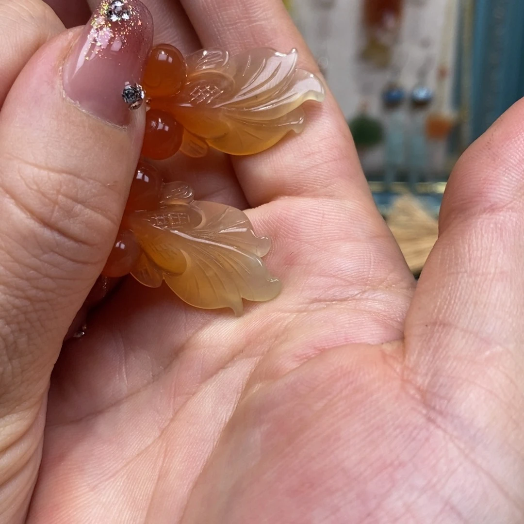 蛇纹石玉未镶嵌颈饰弥*手牌