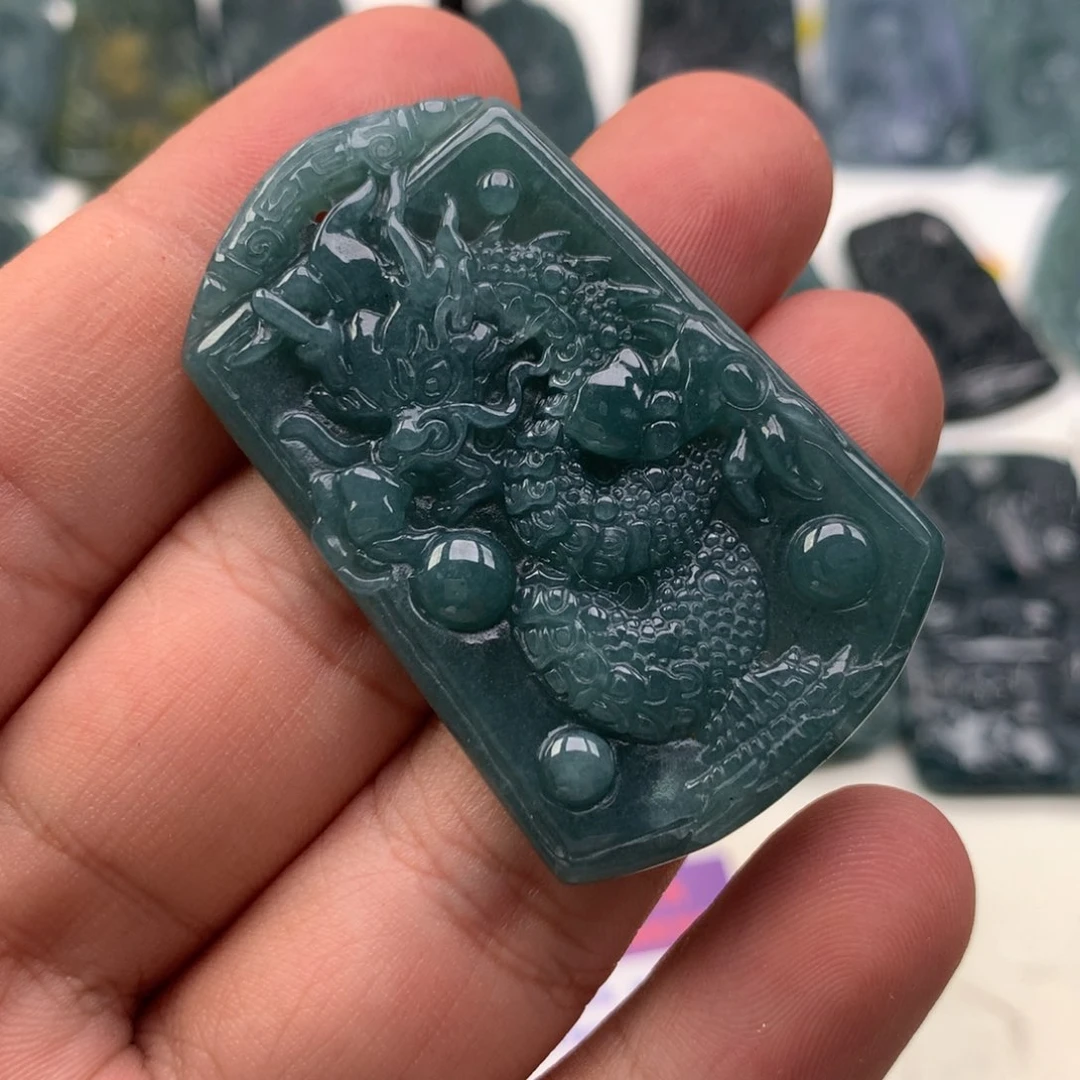 颈饰未镶嵌翡翠龙牌