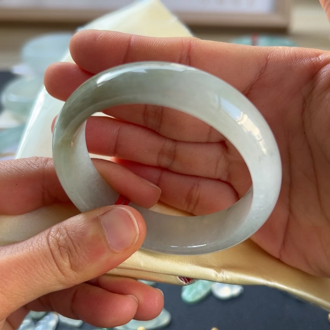 翡翠手镯未镶嵌手镯