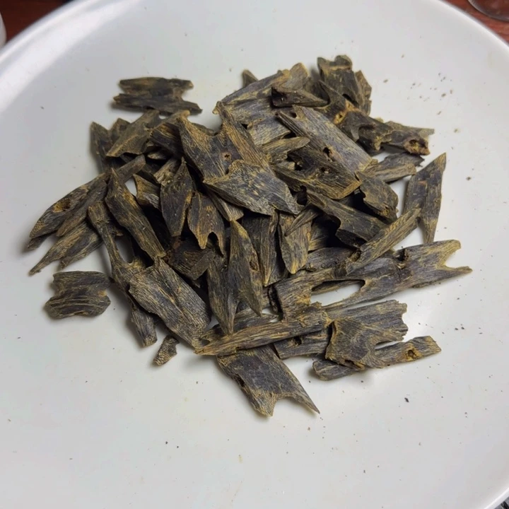 阳***烂线香紫棋沉水107克，以直播间为准