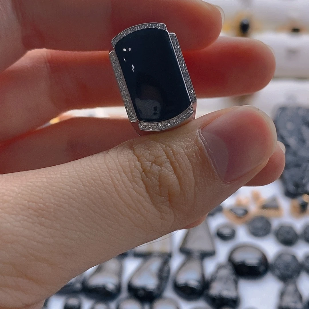 用***4定制翡翠18K金镶嵌戒指