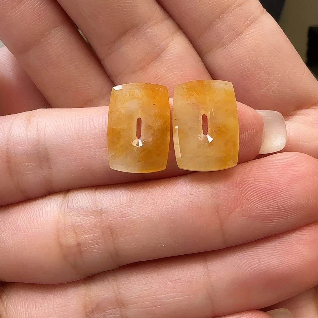 石***姐翡翠未镶嵌颈饰裸石