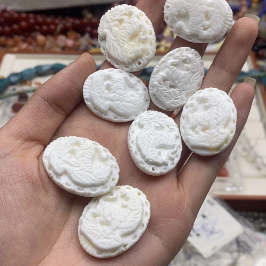 玛瑙/玉髓未镶嵌珠宝半成品一个装纯天然车贝壳雕刻老虎