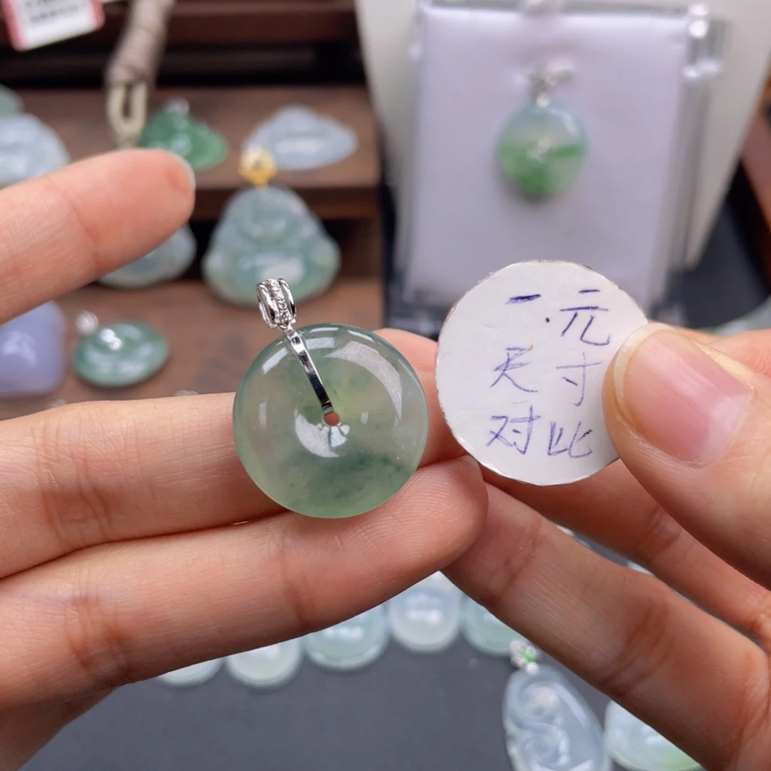 颈饰未镶嵌翡翠平安扣