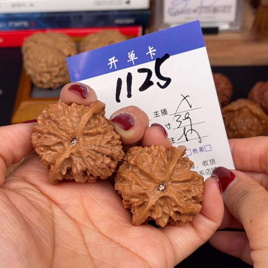 文玩核桃吊坠军*苹果39尺。 1125