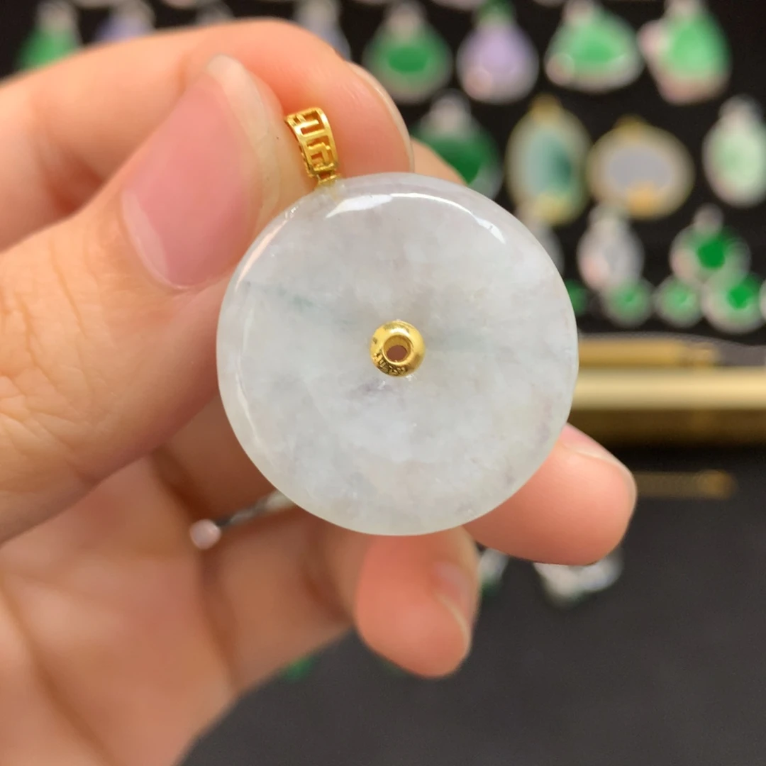 翡翠18K金镶嵌颈饰平安扣