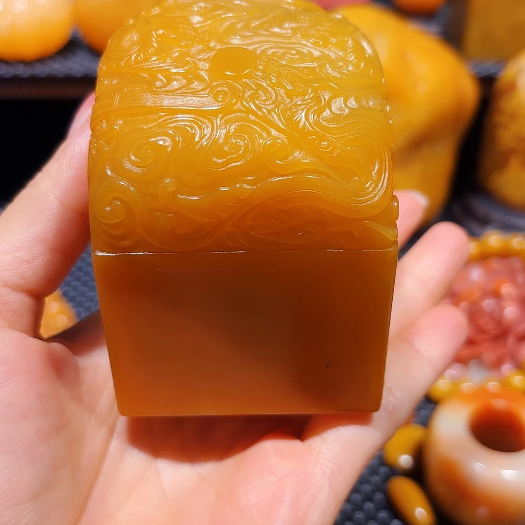 田黄石两*石雕石雕石雕