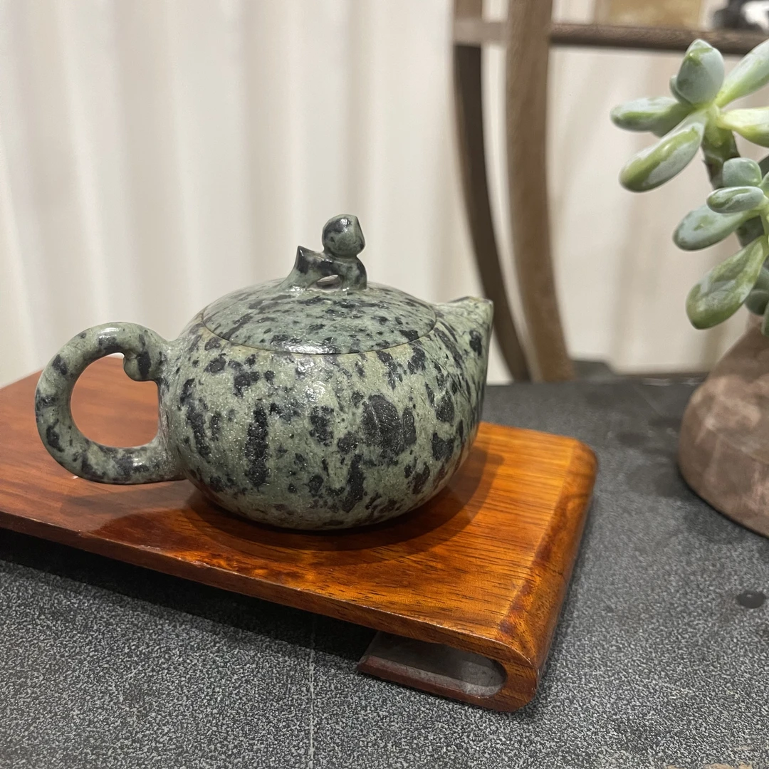 一片石坊-「孤品」墨翠灵猴壶小品西施壶雕刻和田绿玉石茶壶纯手工