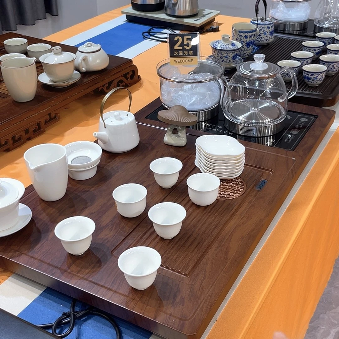 瓷片茶盘的制作过程十分讲究艺术风格