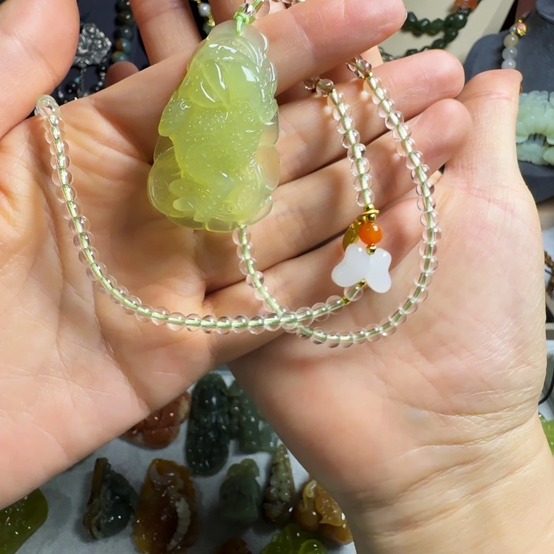 蛇纹石玉未镶嵌颈饰