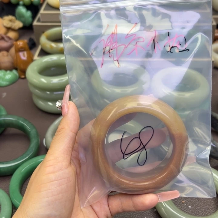 未镶嵌手镯石英岩玉佛**妞