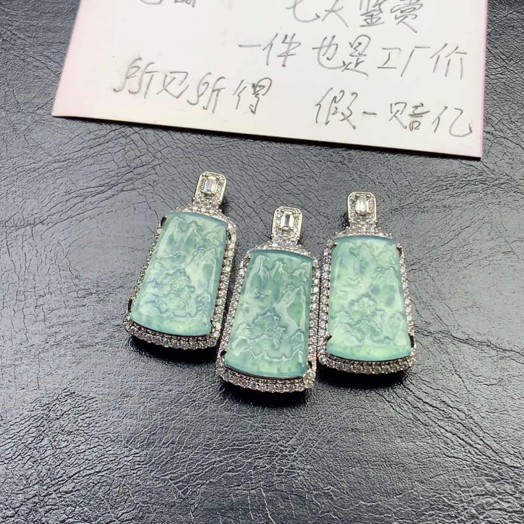 翡翠颈饰未镶嵌山水