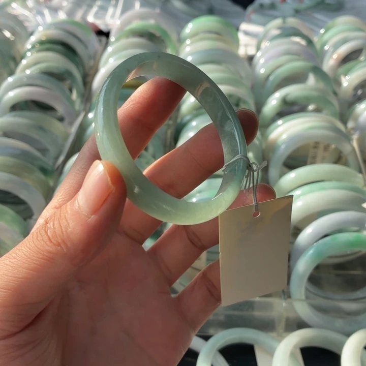 翡翠未镶嵌手镯翡翠手镯贵妃