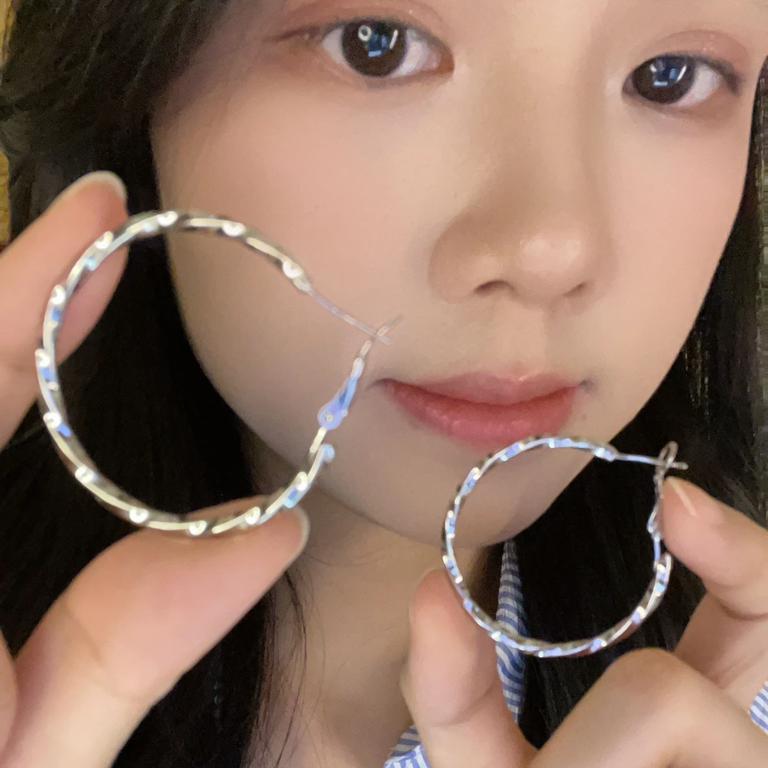 合金耳饰 冷淡风气质耳圈女个性圆脸显瘦耳环设计感圈圈耳饰品