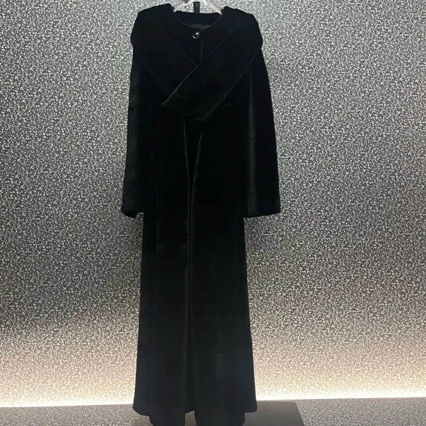 水貂貂绒高定系列黑色长款交叉领大衣奢华老钱风气质款