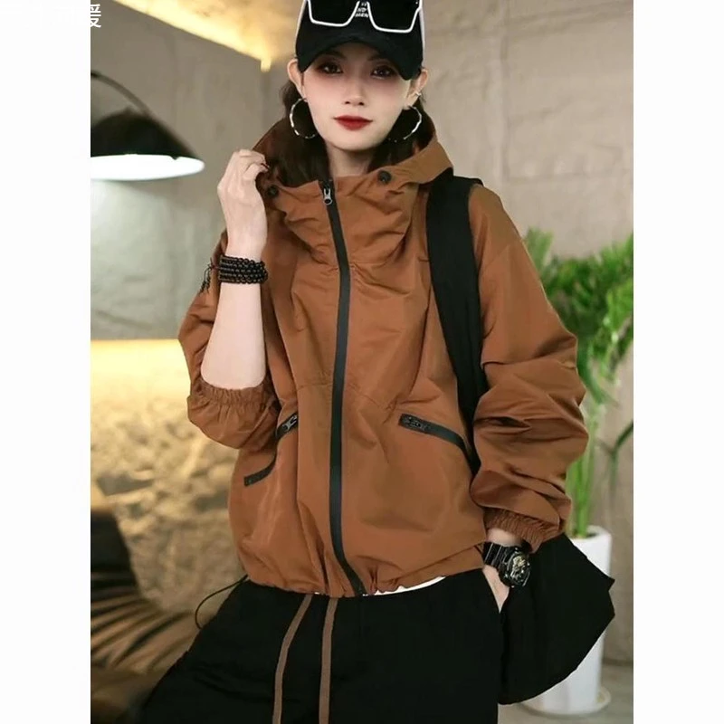 欧洲站宽松大码冲锋衣外套女2025年春秋新款时尚休闲连帽爆款上衣