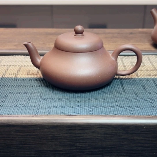 茶壶紫砂黄龙山原矿底槽清半手工瑕（160 cc丿