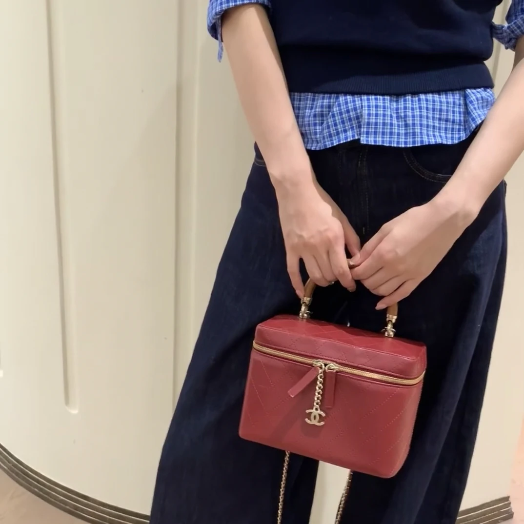 95新 Chanel/香奈儿 御古屋/85273/木质手柄化妆盒子包 26开 标卡