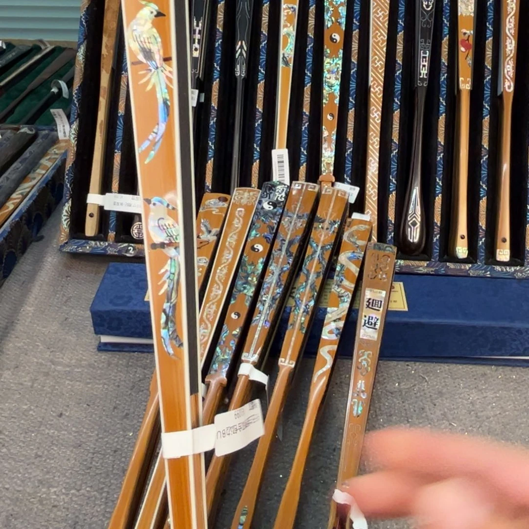 扇子手工制作工艺精湛