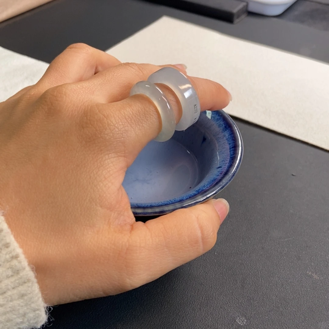 定制翡翠未镶嵌翡翠只有一个毛胚