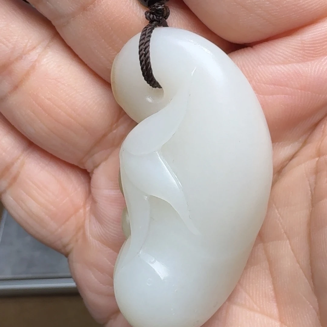 和田玉未镶嵌把件