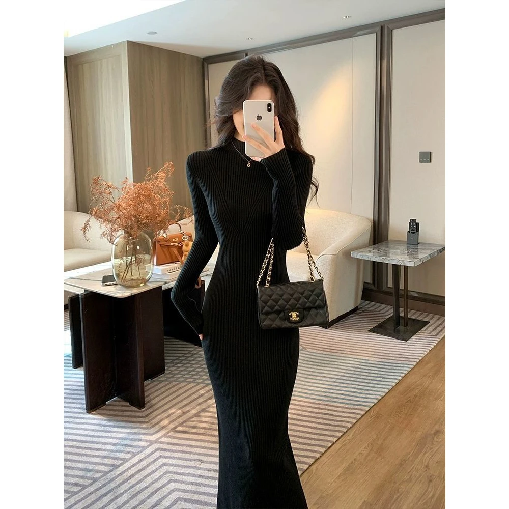 针织连衣裙女秋冬季百搭收腰显瘦打底修身包臀气质半高领毛衣长裙