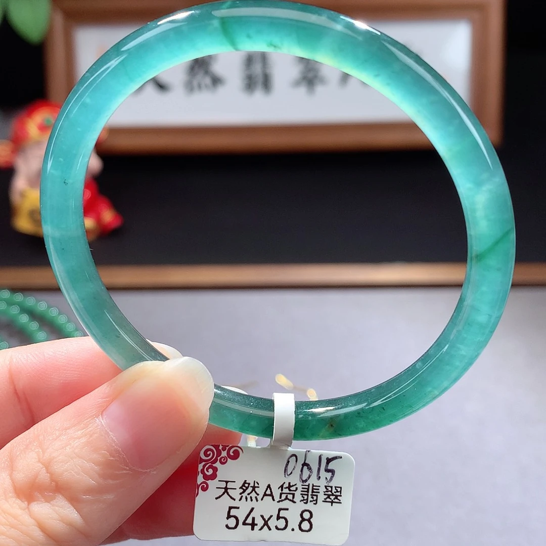 未镶嵌手镯（圆镯）翡翠