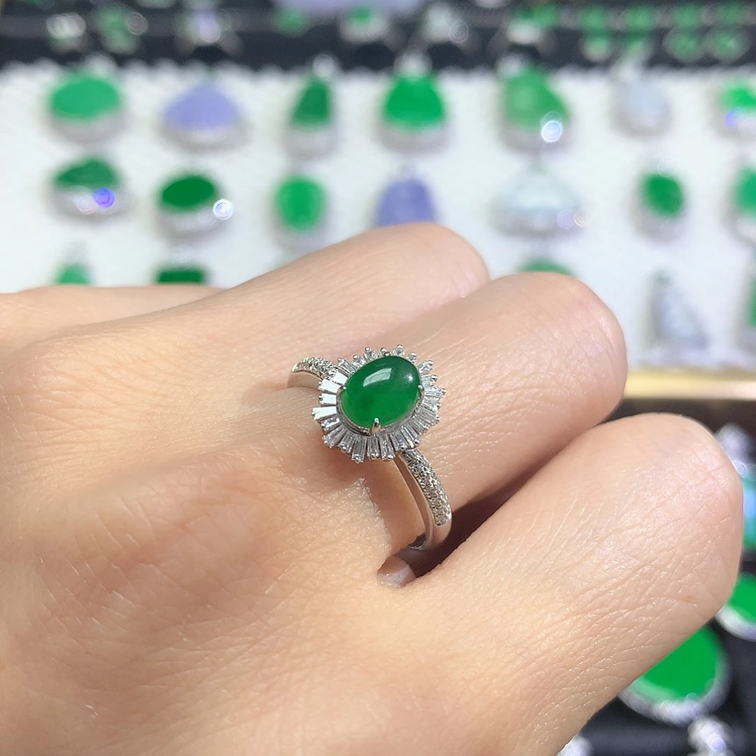 18K金镶嵌戒指翡翠戒指