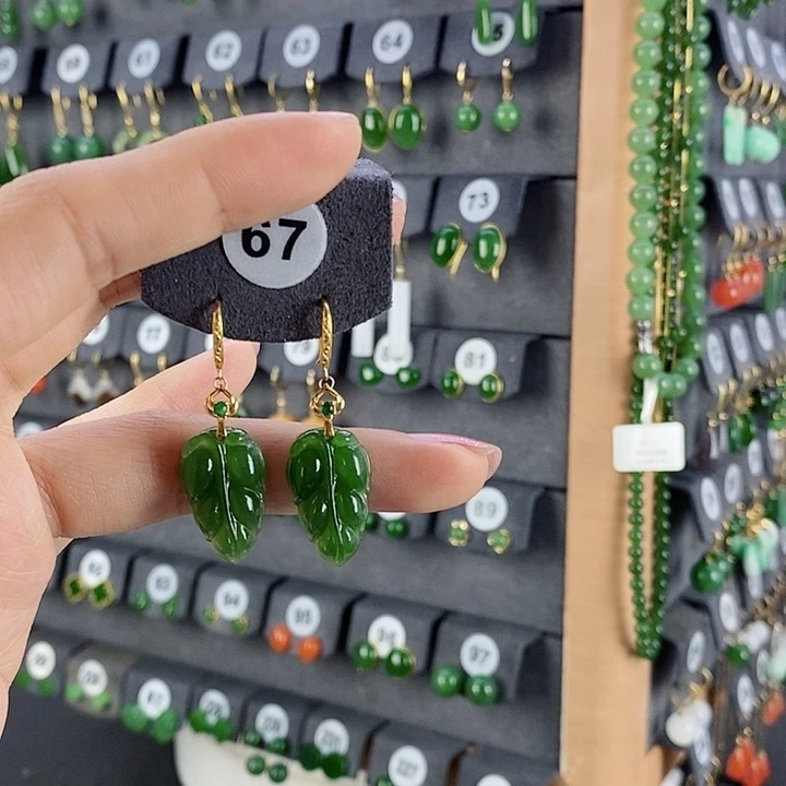 和田玉耳饰18K金镶嵌长**飘