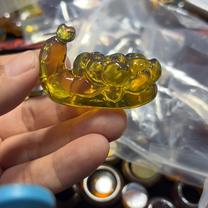 琥珀未镶嵌颈饰琥珀吊坠