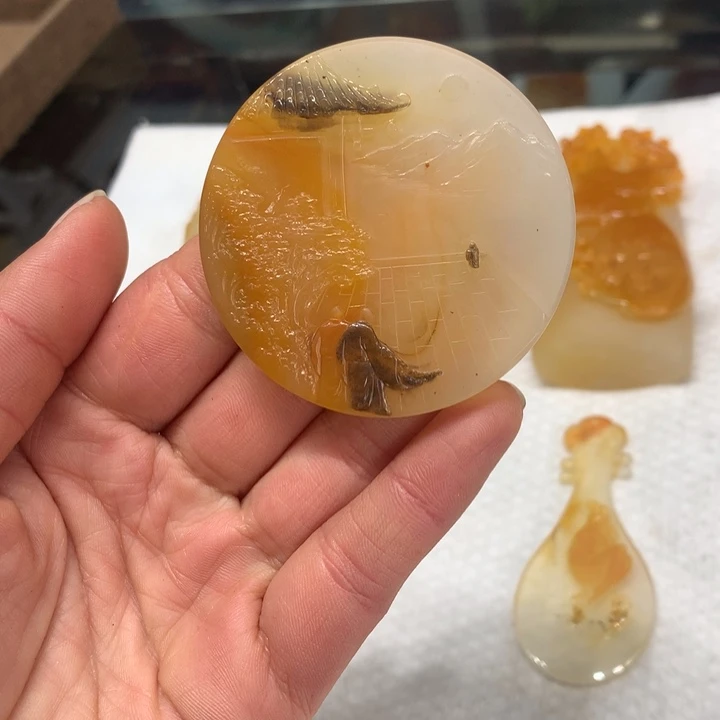 石英质玉（黄龙玉）未镶嵌颈饰