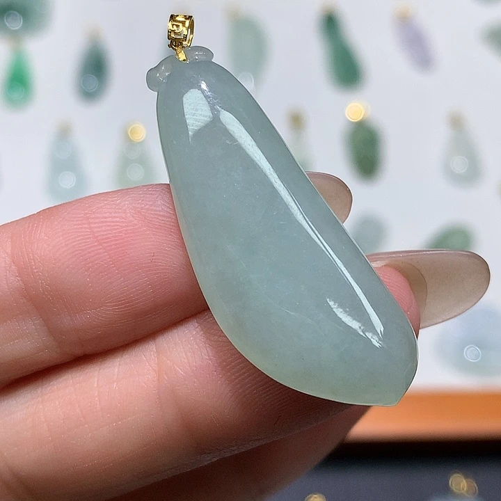 颈饰18K金镶嵌翡翠