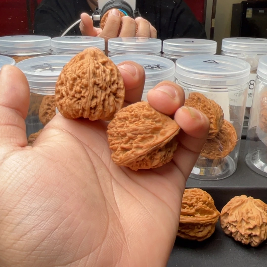 +***1文玩核桃吊坠南疆石37➕