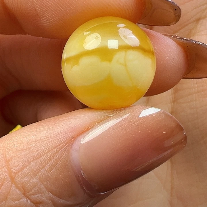 向***往蜜蜡未镶嵌珠宝奇石