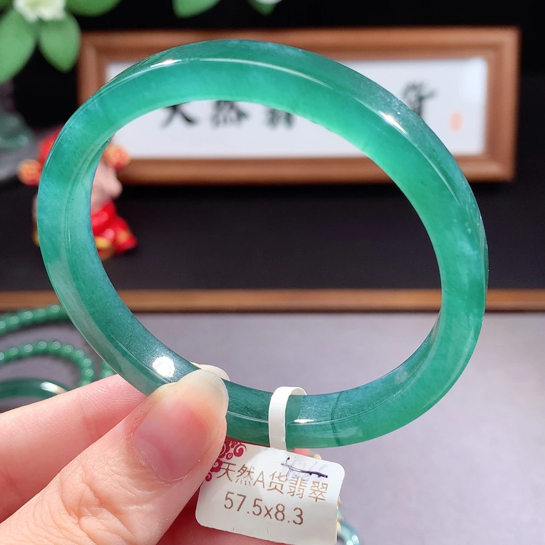 未镶嵌手镯（圆镯）翡翠