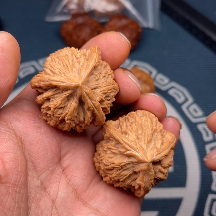 文玩核桃吊坠天***皮三棱