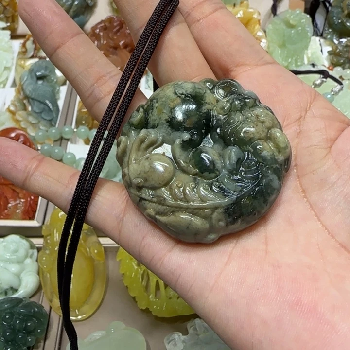 蛇纹石玉吊坠未镶嵌