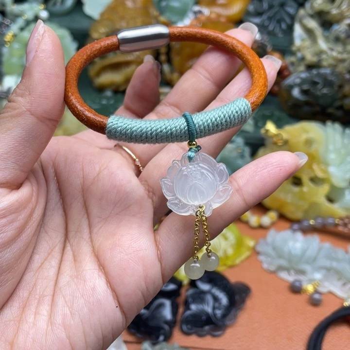 蛇纹石玉合金吊坠