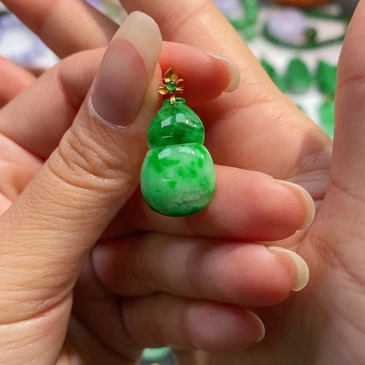 颈饰未镶嵌翡翠吊坠